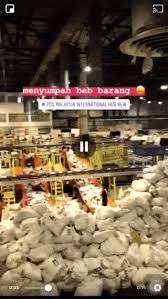 Back to malaysia as soon as mco starts. Pos Malaysia Riders Seen Carrying Mountains Of Parcels On Motorcycles Photos Quickly Go Viral Thesmartlocal Malaysia Travel Lifestyle Culture Language Guide
