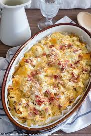 Un antipasto perfetto per la stagione invernale, dal sapore deciso e goloso, croccante fuori grazie a un'attenta gratinatura. Sformato Di Cavolfiore Senza Besciamella Con Prosciutto Cotto E Mozzarella Ricetta Ricette Ricette Contorni Ricette Crude