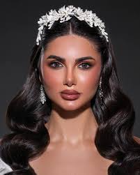 Beautiful lady with the most amazing team My lovely makeup artist  @fka.makeup Talented Photographer @wesam.photography @amaralenses