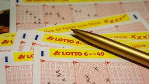 Die aktuelle ziehung der lottozahlen für lotto 6aus49 wird jeden mittwoch um uhr und jeden samstag um. Lotto Das Sind Die Aktuellen Gewinnzahlen Vom Samstag 17 04 2021 Verbraucher