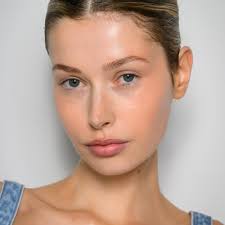 أحدث تقنيات التجميل المنزلي 2025 - مجلة هي