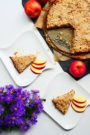 Den mürbeteig in der backform ausrollen und den rand hochziehen. Apfel Haferflocken Kuchen Mit Schmandguss Mama Kreativ