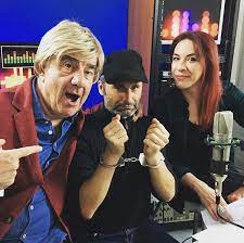 Gene gnocchi cita in chiesa rocco siffredi e c'è chi reputa fuori luogo il riferimento, pur fugace, in un luogo. Chi E Silvia Ghiozzi La Figlia Di Gene Gnocchi Popcorn Tv