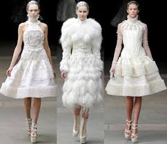 Five years after the duke and duchess of cambridge tied the knot, a fashion designer is claiming that alexander mcqueen, the designer of kate middleton's wedding dress, copied the design. Wedding Dress Designer Sarah Burton For Alexander Mcqueen Expensive Wedding Dress Most Expensive Wedding Dress Alexander Mcqueen Wedding Dresses