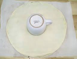 Come ho scritto nella presentazione non eccedere con la nutella avvolgere il rotolo alla nutella nella carta della sfoglia ben stretto e lasciar indurire nel freezer per circa mezz'ora. Girasole Di Pasta Sfoglia Con Granella Di Mandorle Estroso Creazioni