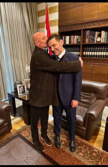 وهيدي صورة السيّد أحمد هاشمية عميقبل رأس سعد الحريري هلأ انتقدوا البوسة كمان 😌😌 هيدي الصورة #للمضغوطين ..جنّوا نطّوا 🤣 #الأوفياء_معك Saad Hariri Ahmad Hachmieh https://chat.whatsapp.com/HG0XK6UWDC9LnaddilPwmz