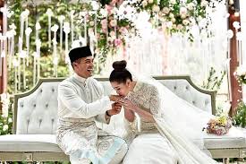I really feel like cryingg.!! Berjaya S Chryseis And Naza S Faliq Tie The Knot The Star