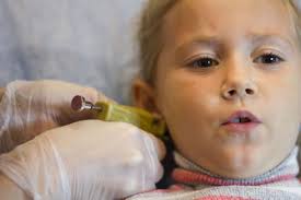 Hängende ohrringe bergen die gefahr in sich, dass das kind, beim toben, beim. Ohrlocher Fur Kinder Tipps Und Erfahrungsbericht Waschbar Magazin