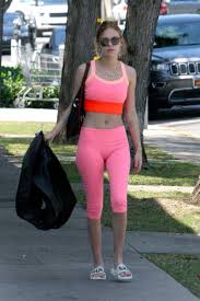Winners accepting at home in designer pajamas or maybe yoga pants. Photos Tallulah Willis Abs Are Out Of Control