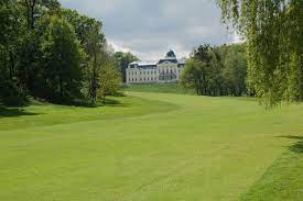 V bezprostřední blízkosti hotelu je velké golfové hřiště s 18 jamkami. Golf Park Club Silherovice Ostrava Golfero Cz