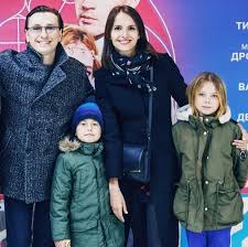 Помимо новорожденного малыша, у звездной пары есть двое. Zhena Bezrukova Sergeya Byvshaya I Novaya Foto