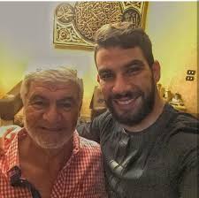يضاف الى ذلك أن شريف اكرامي هو ابن النادي أساساً ويعلم كل كبيرة وصغيرة. Ø¨Ø¹Ø¯ ØªØ¨Ø±ÙŠØ±Ø§Øª Ø§Ù„Ø£Ø¨ ÙˆØ§Ù„Ø§Ø¨Ù† Ù‡Ù„ ÙƒØªØ¨ Ø±Ù…Ø¶Ø§Ù† ØµØ¨Ø­ÙŠ Ù†Ù‡Ø§ÙŠØ© Ø¹Ø§Ø¦Ù„Ø© Ø¥ÙƒØ±Ø§Ù…ÙŠ ÙÙŠ Ø§Ù„Ø£Ù‡Ù„ÙŠ Ø§Ù„Ø±ÙŠØ§Ø¶Ø© Ø¬Ø±ÙŠØ¯Ø© Ø§Ù„Ø·Ø±ÙŠÙ‚