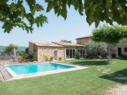 Buchen Sie Diese Traumhafte Ferienunterkunft In Roussillon Vaucluse Und Erleben Sie Unvergessliche Urlaubsmo Ferienhaus Ferien Sudfrankreich Urlaub