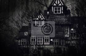 Even if you don't post your own creations, we appreciate feedback on ours. Verlassenes Gespenstisches Haus Im Gruseligen Nachtwald Schwarzweiss Fototapete Fototapeten Scarey Reihenhaus Unruhig Myloview De