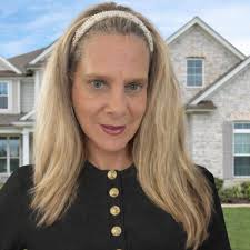 Hello, My husband and I are looking for a realtor in Sarasota. We are  interested in looking at some homes