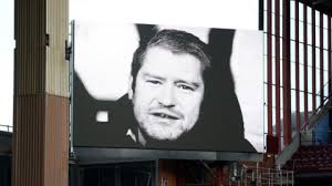 Liverpool FC Mourns: Tributes Pour In for Matt Beard - Imagen principal del artículo