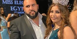 هو جمع قُزْحَة وهي الطريقة التي تتركب منها الألوان، والقِزْح هو التابل وقَزَحَ القِدْرَ جعل فيها وطرح فيها التوابل، والتوابل ألوان وقزّح الشيء زينه. Bspcnc6xwgswsm