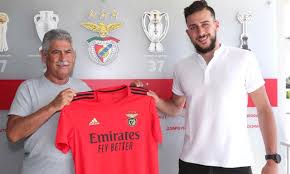 Born in belo horizonte, minas gerais, leite finished his graduation with grêmio, but was released in 2010. Helton Leite Pesquisa De Fotos