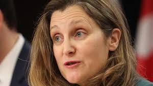 Des militants de Greenpeace occupent les bureaux de la ministre Freeland