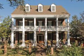 One of the benefits of the colonial home is the relative easy to expand the side or back of the home, which helps make additions fit into the existing home structure. Mesmerizing Southern Colonial House Exterior Designs