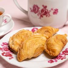 Terserah deeeh, yang penting curry puff ini enak dan mudah membuatnya. Karipap Pusing Gebu Dan Rangup