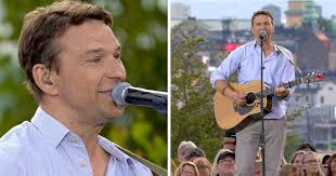 Lasse berghagens dolda stöd till sanna nielsen under allsång på skansen längd: Har Gor Anders Lundin Comeback I Allsang Pa Skansen Och Uppfyller Galna Janbaaz