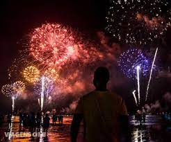 Todos sabem que a fotografia tirada em em japonês, hanabi quer dizer fogos de artifício. As Maiores Queimas De Fogos Do Brasil Reveillon Em Santos 2017 Fogo Fotos E Brasil