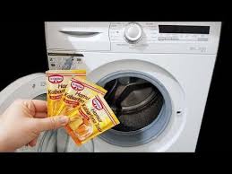 Sirke karbonat karışımı ile çamaşır makinesi temizlemek için karbonat ve sirke bir bardakta karıştırılır. Bunu Biliyorsaniz Arkadaslariniz Sizi Cok Kiskanacak Camasir Makinesi Kirec Ve Koku Giderme Youtube Cleaning Household Washing Machine Clean House