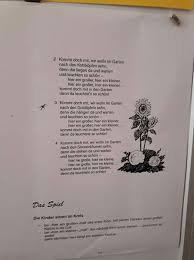Was Im Garten Leuchtet 2 2 Kindergarten Erziehung Musik Lied Musikalischeerziehung Kinderlied Gitarrenakk Kinder Lied Kindergarten Lieder Kinderlieder