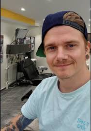 Vilka är vi som tatuerar dig på Valley Ink