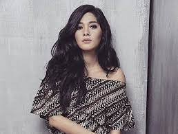 Age 20 years) is a nation of indonesia. Ayu Memukau Naysilla Mirdad Pakai 4 Outfit Batik Modern Buat Kondangan Cewekbanget Id Line Today