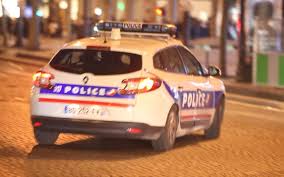 Elles auraient ensuite été attaquées au mortier, selon le parisien qui évoque par ailleurs des caillassages. Chanteloup Les Vignes Deux Malfrats Braquent Le Tabac Le Parisien