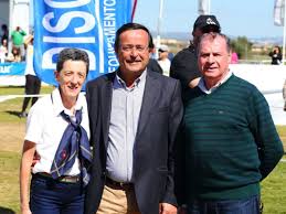 También destacó en pruebas de pista, en las que representó a portugal en las distancias de 1.500, 3.000 y 10.000 metros, estableciendo varios récords nacionales. Rosa Mota E Carlos Lopes Sao Os Homenageados Da Gala Do Desporto De Albufeira