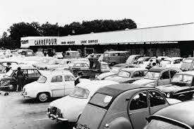 Carrefour Ouvre Le Premier Hypermarche En France Sainte Genevieve Des Bois Le 15 Juin 1963 Magasin Carrefour Parking Petite Histoire