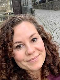 A gentle ricochet between dreams and dinner, between caring and escaping,  poet @rmoreagain tallies the tenderness of routine in her poem “Log:  Dinner,” featured in Brink issue no. 9. Rachel Morgan (she/her)