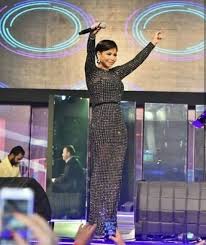 قررت الفنانة المصرية شيرين عبد الوهاب التواصل مع جمهورها، بعد فترة غياب. Ø¨Ø§Ù„ØµÙˆØ± Ø´ÙŠØ±ÙŠÙ† Ø¹Ø¨Ø¯ Ø§Ù„ÙˆÙ‡Ø§Ø¨ ØªÙƒØ´Ù Ø³Ø¨Ø¨ Ù‚ØµØ© Ø´Ø¹Ø±Ù‡Ø§ Laha Magazine
