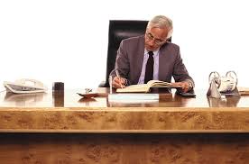 Mach doch einfach beides mit einem dualen studium an der dhbw karlsruhe ➨ jetzt informieren! Mann Am Schreibtisch Malerdeck Ihr Opti Maler Partner Aus Karlsruhe Eggenstein Und Umgebung Malerdeck Ihr Opti Maler Partner Aus Karlsruhe Eggenstein Und Umgebung