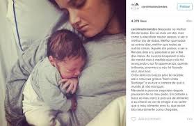 Doente com uma grande constipação, que a afastou do companheiro e dos filhos, a. Carolina Deslandes Escreve Emotivo Texto Para O Filho