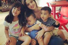 Explore tweets of nia ramadhani @nramadhani on twitter. Sudah Hidup Bergelimang Harta Dari Kecil Perangai Anak Anak Nia Ramadhani Jadi Sorotan Mamanya Enggak Ngurusin Ya Semua Halaman Grid Fame