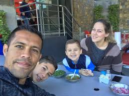 Desayunando en familia 😘👱🏼‍♀️👱🏼‍♂️👦🏼