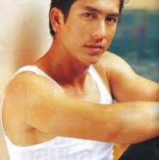 Fashion icon Heart Evangelista and her husband, Senate President Chiz  Escudero turn heads at the #GMAGala2025