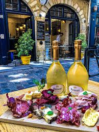 Victoire Et Thomas Le Semi Gastronomique A Partager D Opera Paye Ta Planche Planche Apero Vins Et Spiritueux Produits Du Terroir