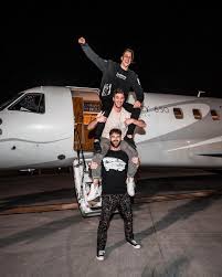 Pin By Jake Porter On Drew Taggart Chainsmokers Andrew Taggart Celebrities Male