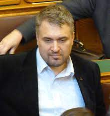 Sallai róbert benedek nagyon örül, hogy nem következmények nélküli párt az lmp, ahová azután is visszavették, hogy egy etikai vitában székestül borította fel hadházy ákost erdelyip. File Sallai Robert Benedek Orszaggyules 2015 09 21 Jpg Wikimedia Commons