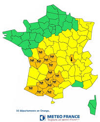 Meteo locale de très haute précision. Meteo France Place 15 Departements En Alerte Orange Pluies Orages Inondations