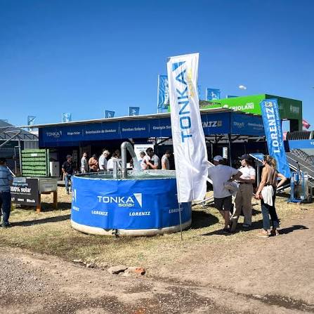 Expoagro 2026 | 10 años acompañando al agro con energía solar. Este año participamos nuevamente en Expoagro, y lo hicimos con un hito especial: cumplimos 10 años consecutivos formando parte de la
