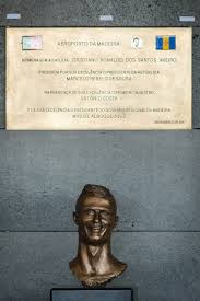 Who made the ronaldo statue? Possible Explanations For This Horrifying Sculpture Of Cristiano Ronaldo S Head Gq