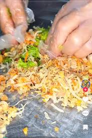 e đi ăn lẩu quán có menu món bì cuốn miền Tây ,e có về tham khảo trên  youtube và fb mà món bì cuốn 10 ng hết 10 ng chỉ khác