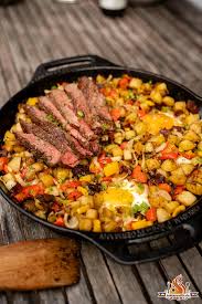 Bauernpfanne Mit Ei Und Steak In Der Petromax Feuerpfanne Eine Bauernpfanne Mit Ei Und Steak Ist Nichts Besonderes Aber Dafur Einfach U Rezepte Mahlzeit Steak