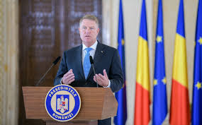 Am a jucat tenis cu un tanar din sibiu. Cum ArÄƒta Klaus Iohannis Acum 40 De Ani FÄƒcea PlajÄƒ Pe Camp Stirile Kanal D